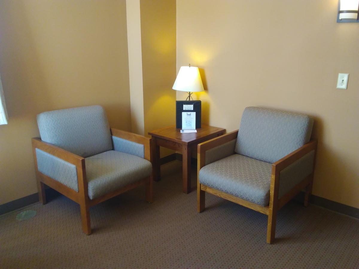 Prairie Inn & Suites Holmen Buitenkant foto